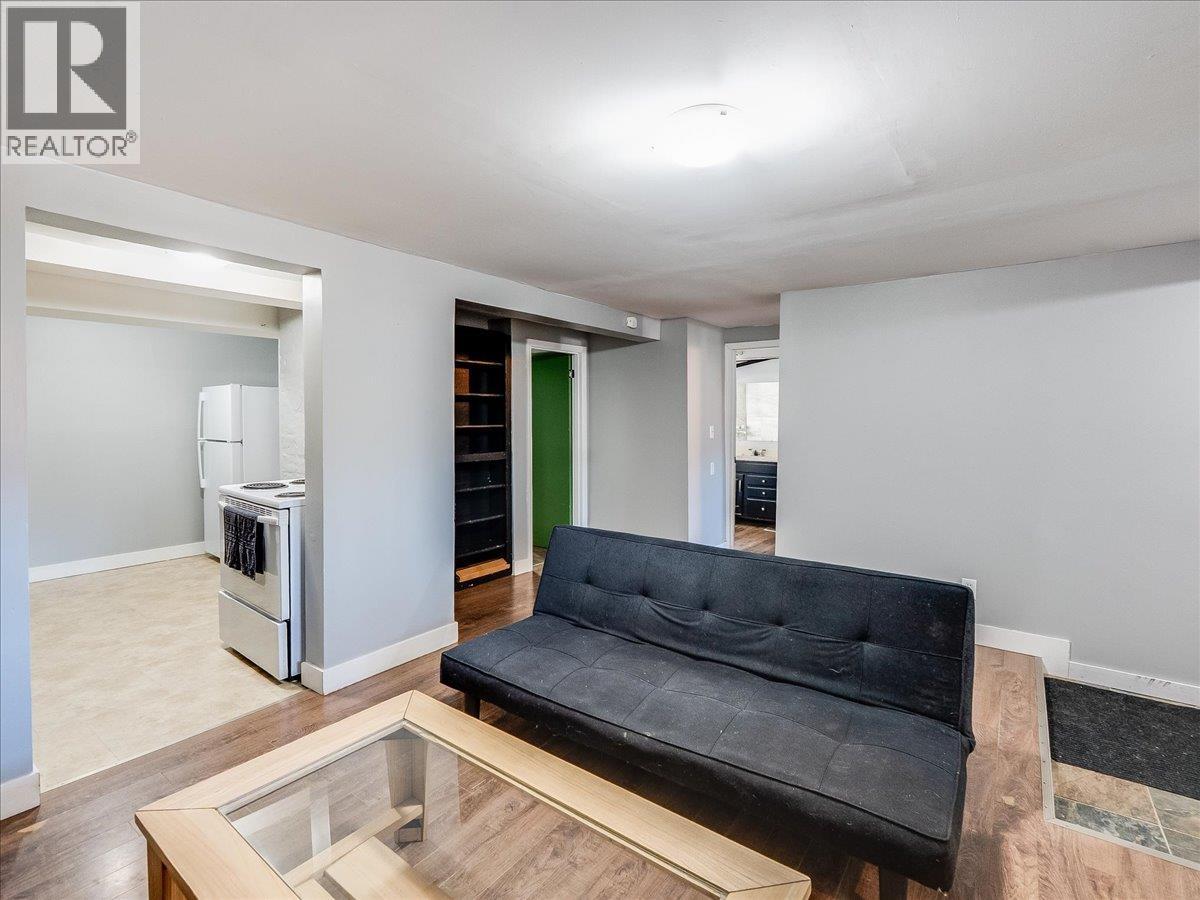 530 Turner Street, Warfield