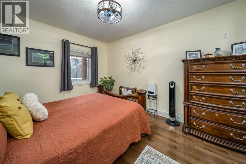 
          77 George Fox Trail
            <br/>
            <span>Cochrane</span>
            , 
            <span>AB</span>
             <span>T4C0N1</span>
         - Photo 17