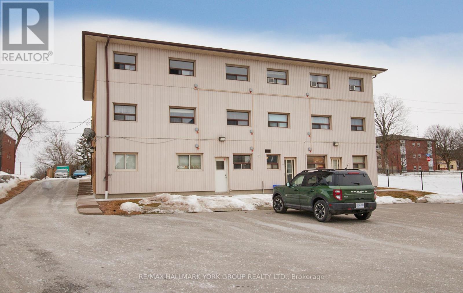 1613 DUFFERIN STREET - 9