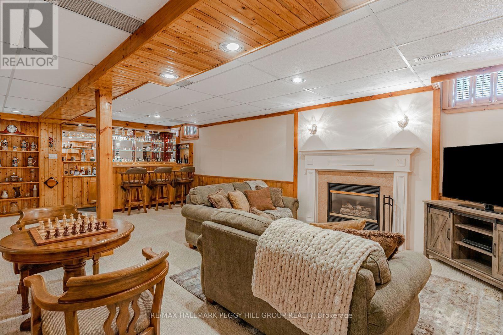 Single Family House Bungalow for Sale in  CUNDLES ROAD W Barrie (Northwest) 