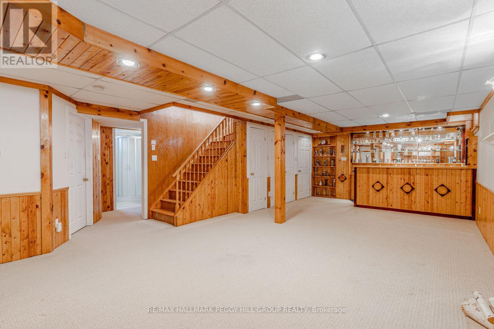 Single Family House Bungalow for Sale in  CUNDLES ROAD W Barrie (Northwest) 