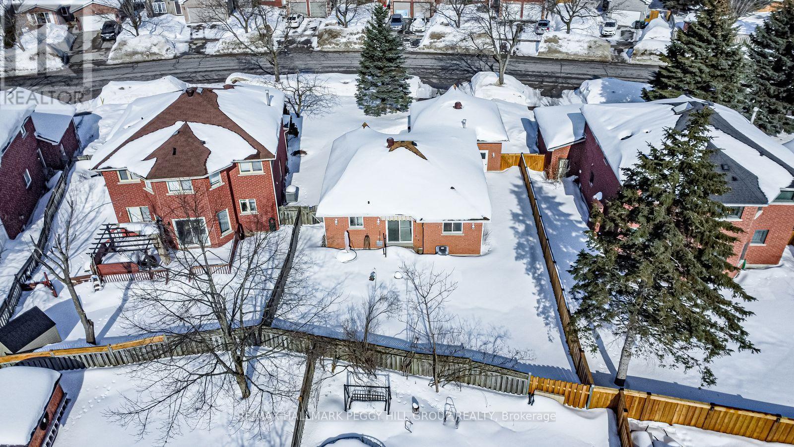 Single Family House Bungalow for Sale in  CUNDLES ROAD W Barrie (Northwest) 