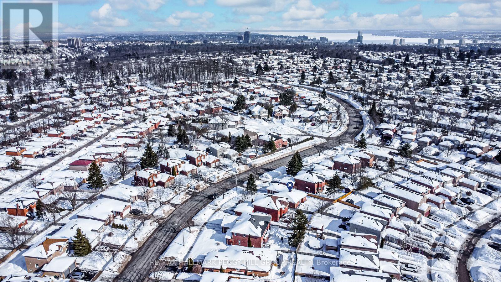 Single Family House Bungalow for Sale in  CUNDLES ROAD W Barrie (Northwest) 