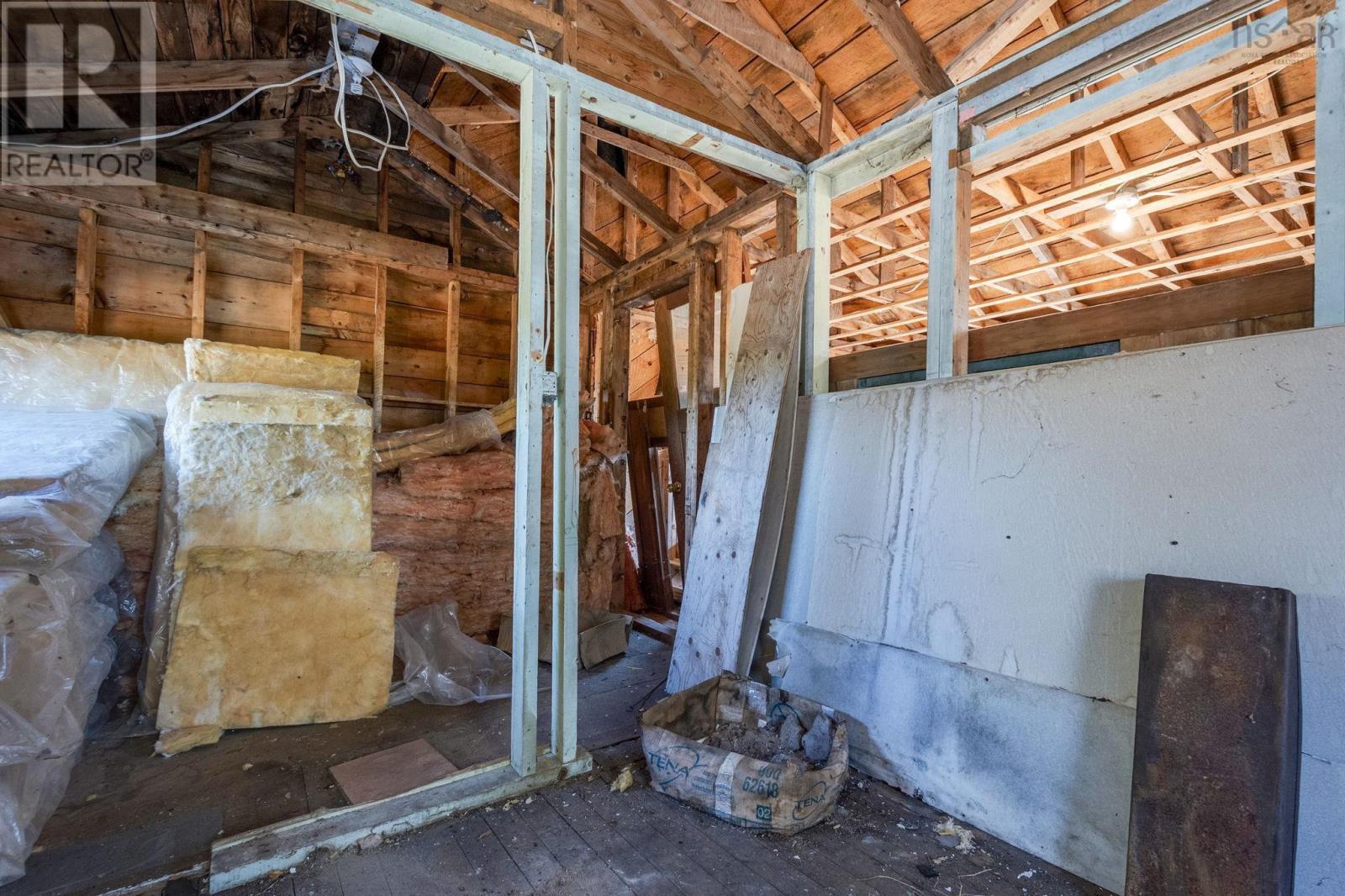 Property 39 of 49 of 85 101 Highway