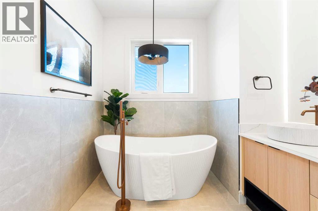 Single Family House for Sale in   Street NE Winston Heights/Mountview Calgary 