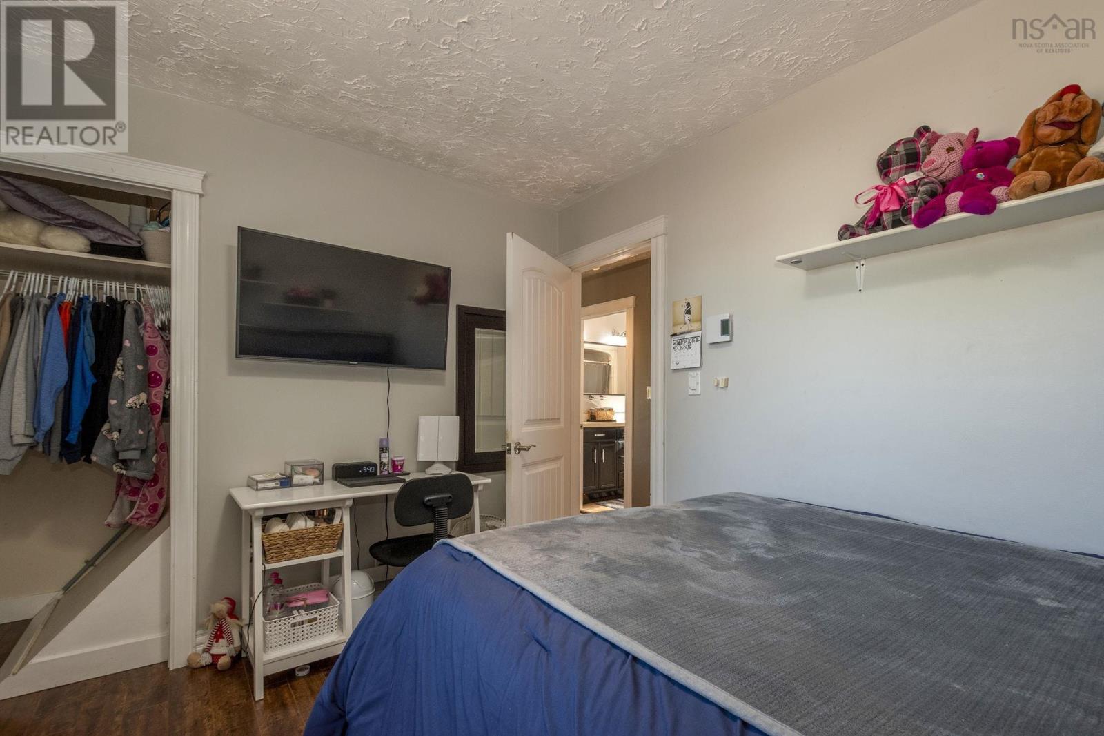 Property 21 of 47 of 91 Clairmont Road