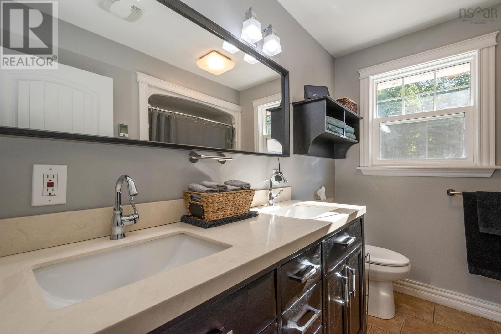 Property 18 of 47 of 91 Clairmont Road