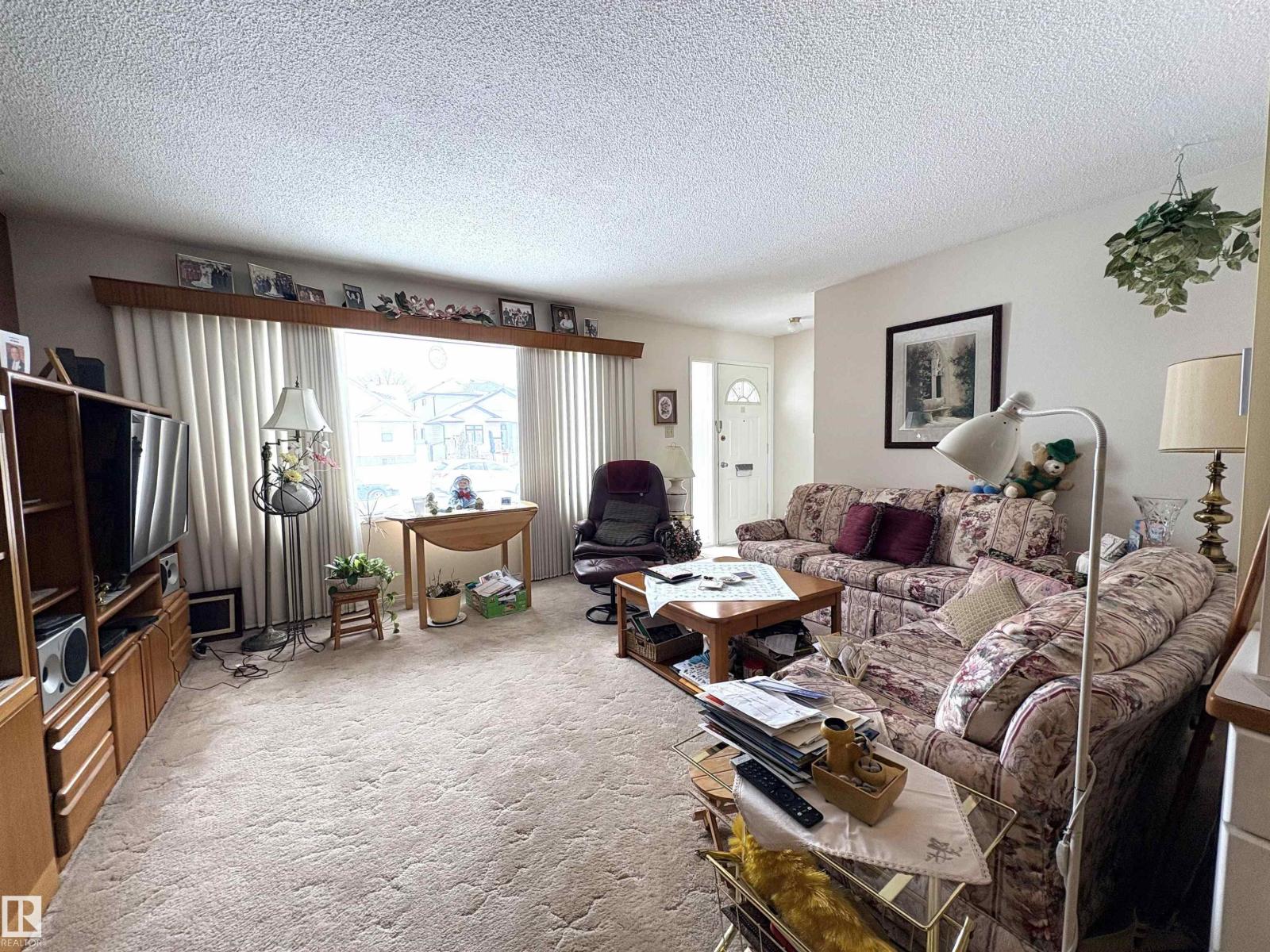 13216 DELWOOD RD NW - Photo 4 of 36, Edmonton, Alberta