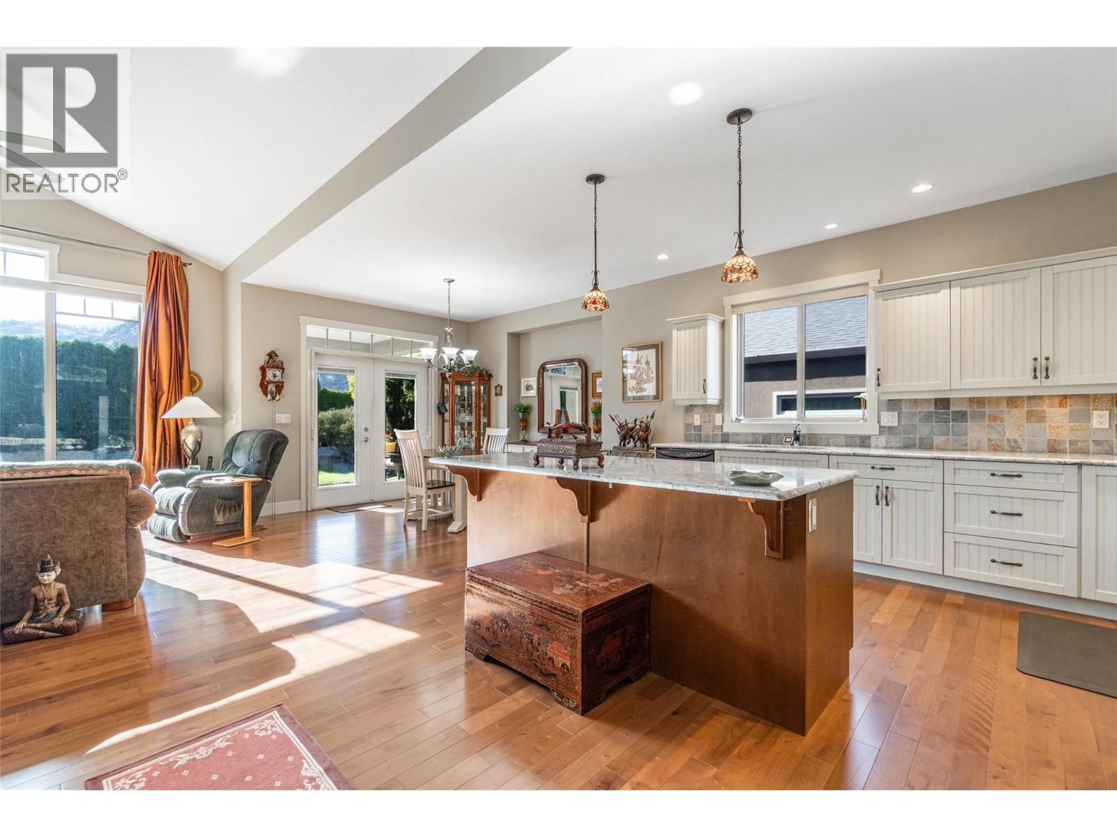 6833 MEADOWS Drive Unit# 28, Oliver