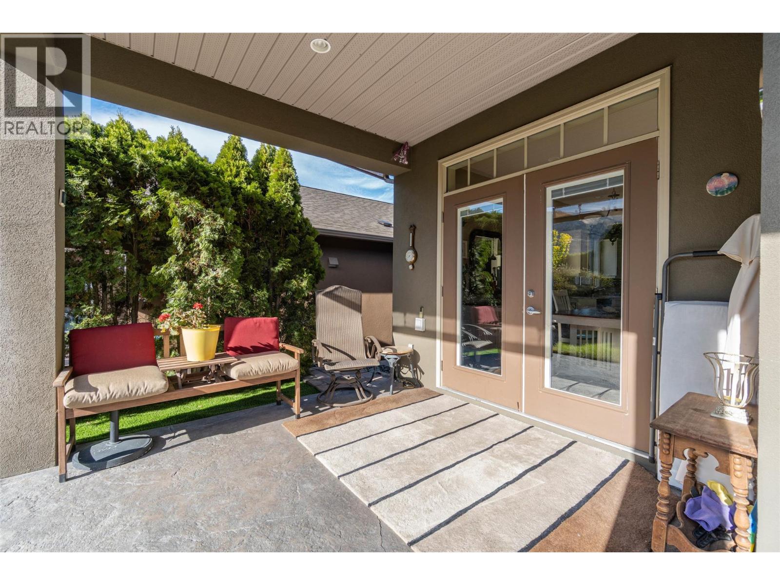 6833 MEADOWS Drive Unit# 28, Oliver