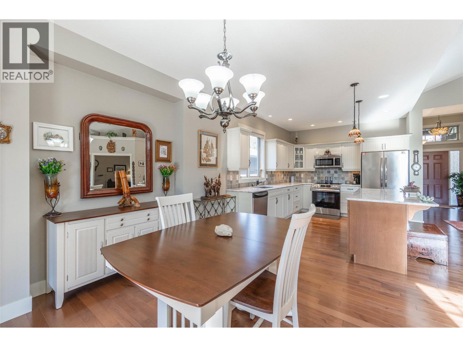 6833 MEADOWS Drive Unit# 28, Oliver