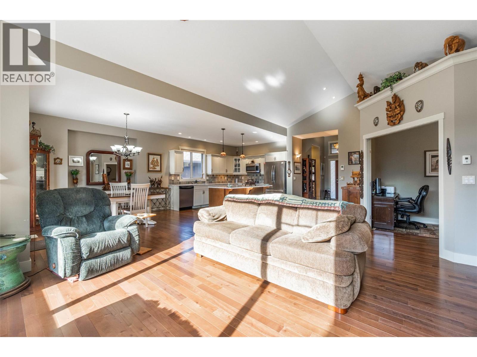 6833 MEADOWS Drive Unit# 28, Oliver