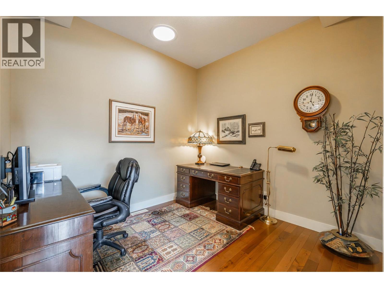 6833 MEADOWS Drive Unit# 28, Oliver