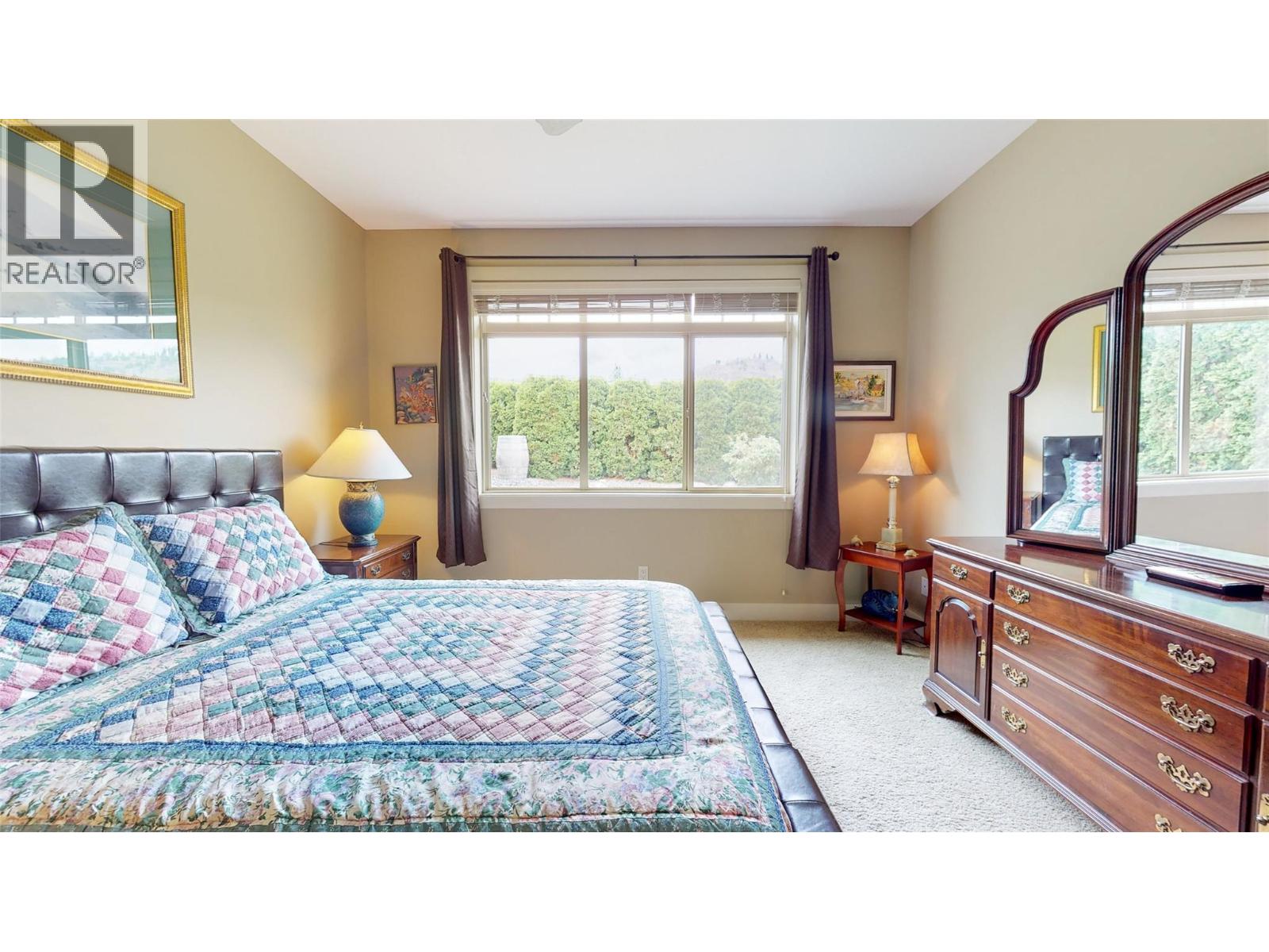 6833 MEADOWS Drive Unit# 28, Oliver