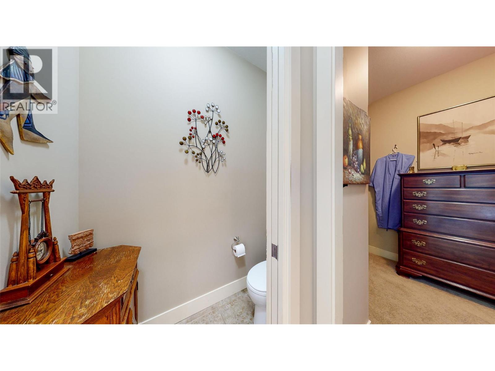 6833 MEADOWS Drive Unit# 28, Oliver