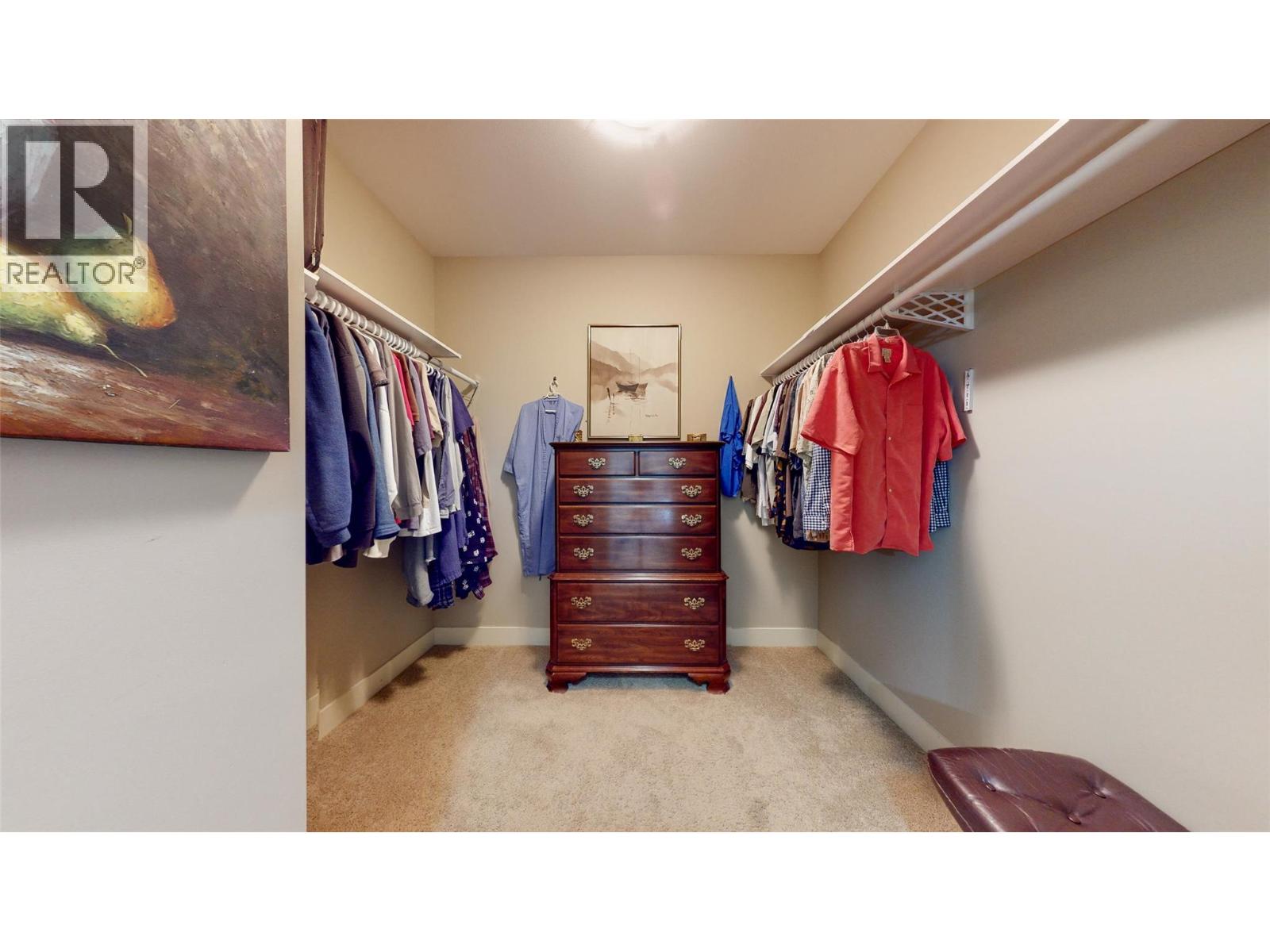 6833 MEADOWS Drive Unit# 28, Oliver