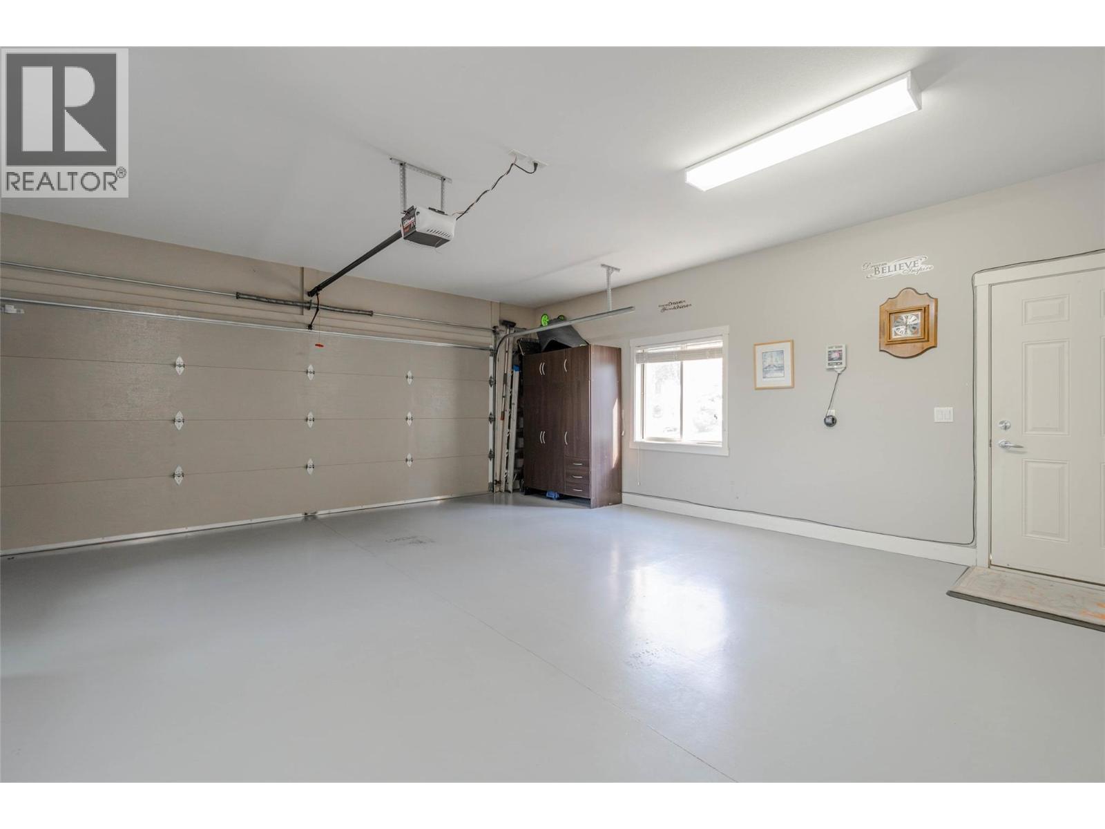 6833 MEADOWS Drive Unit# 28, Oliver