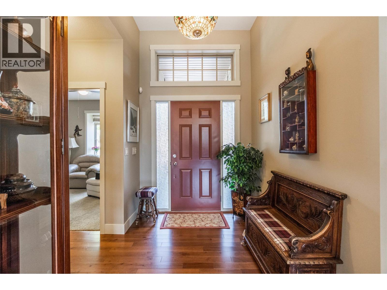 6833 MEADOWS Drive Unit# 28, Oliver