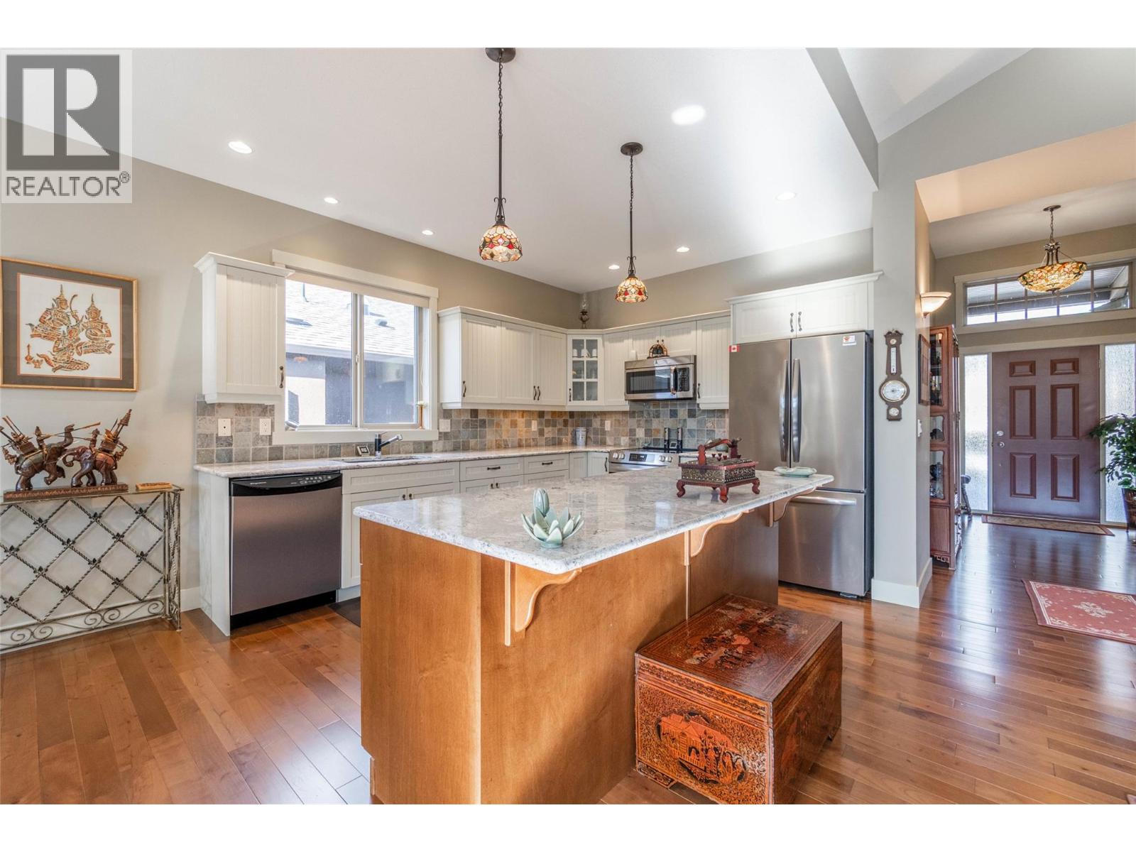 6833 MEADOWS Drive Unit# 28, Oliver