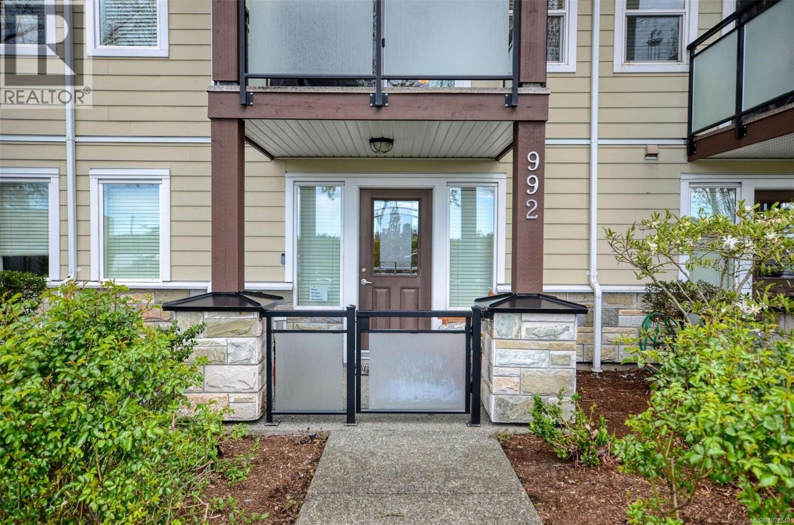  992 Dunford Avenue, Langford