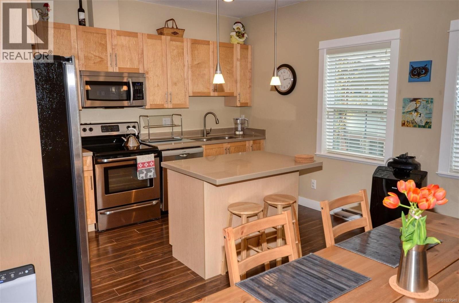  992 Dunford Avenue, Langford