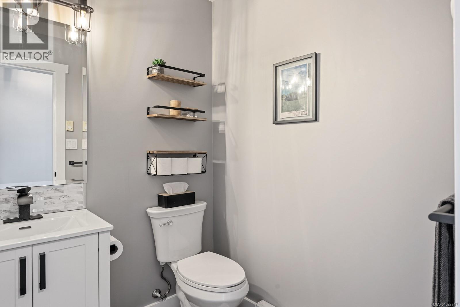 826 Grumman Pl, Comox