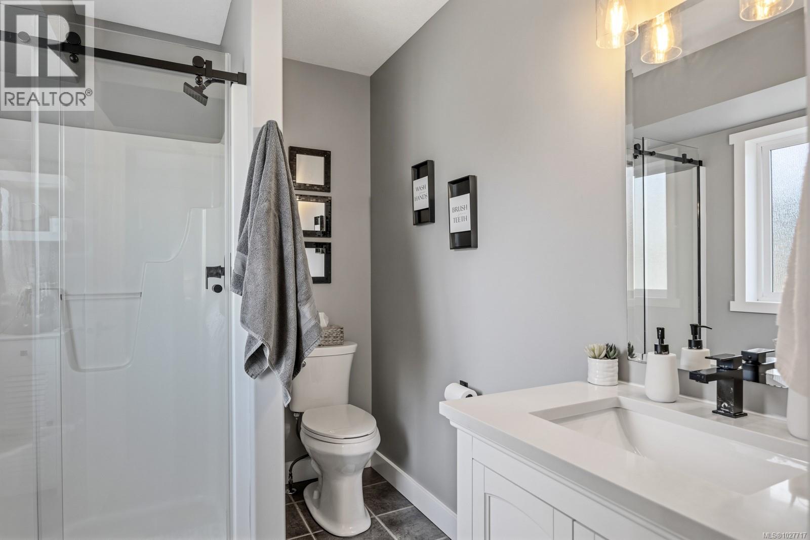 826 Grumman Pl, Comox