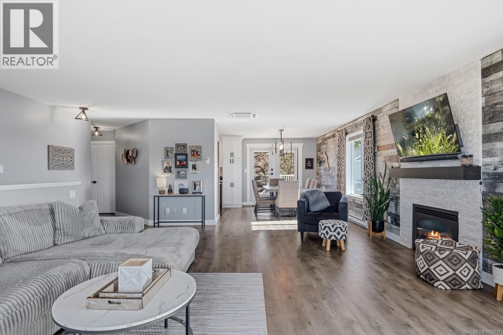 826 Grumman Pl, Comox