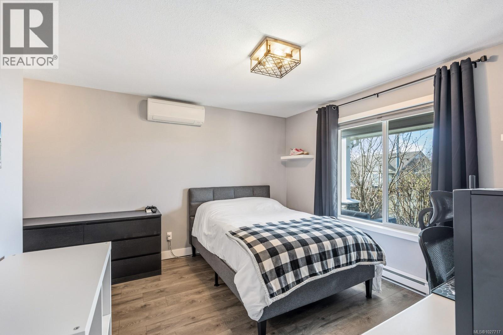 826 Grumman Pl, Comox