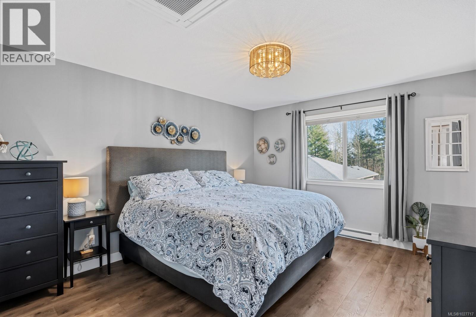 826 Grumman Pl, Comox