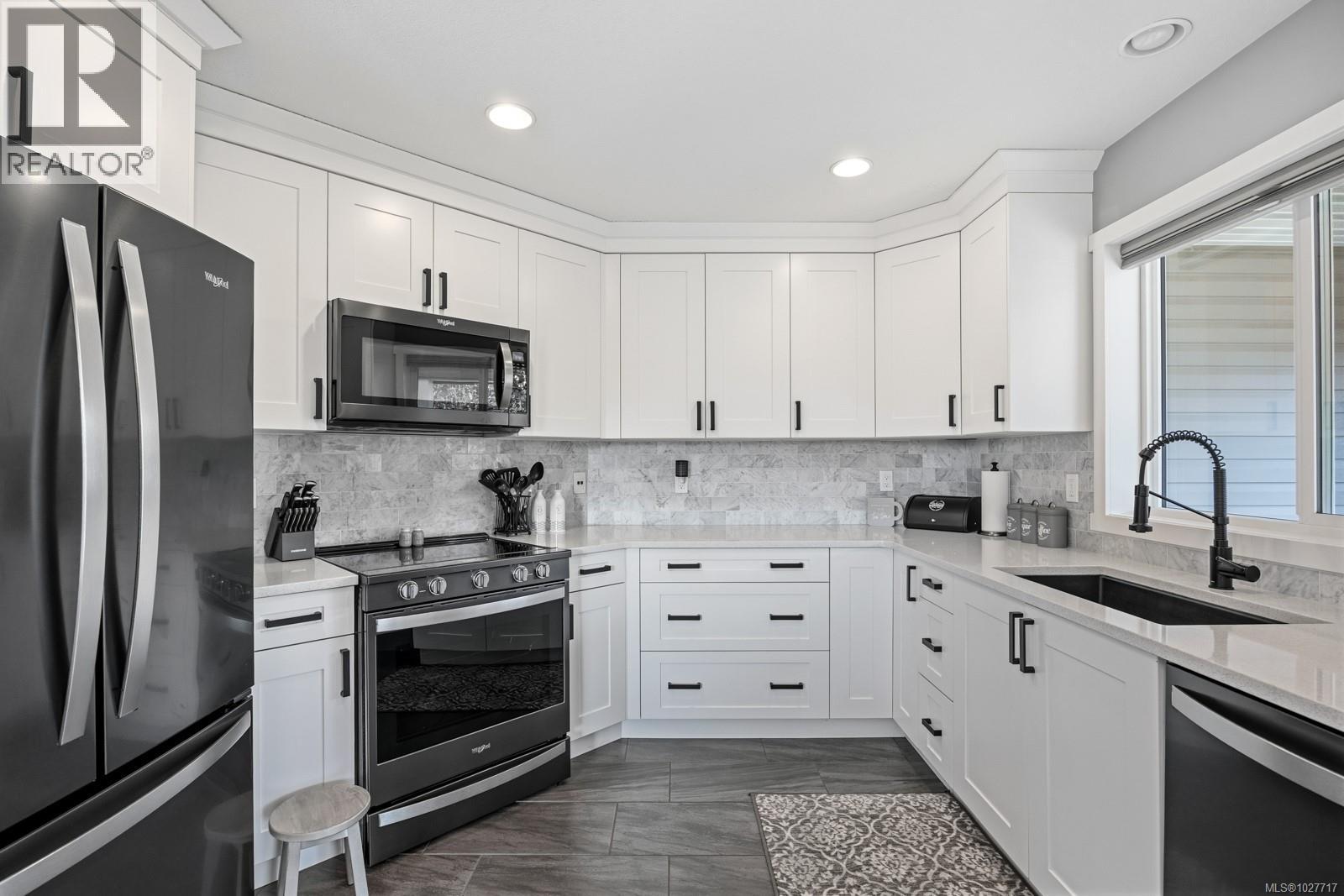 826 Grumman Pl, Comox