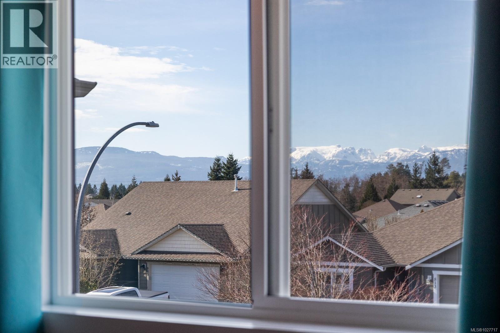 826 Grumman Pl, Comox