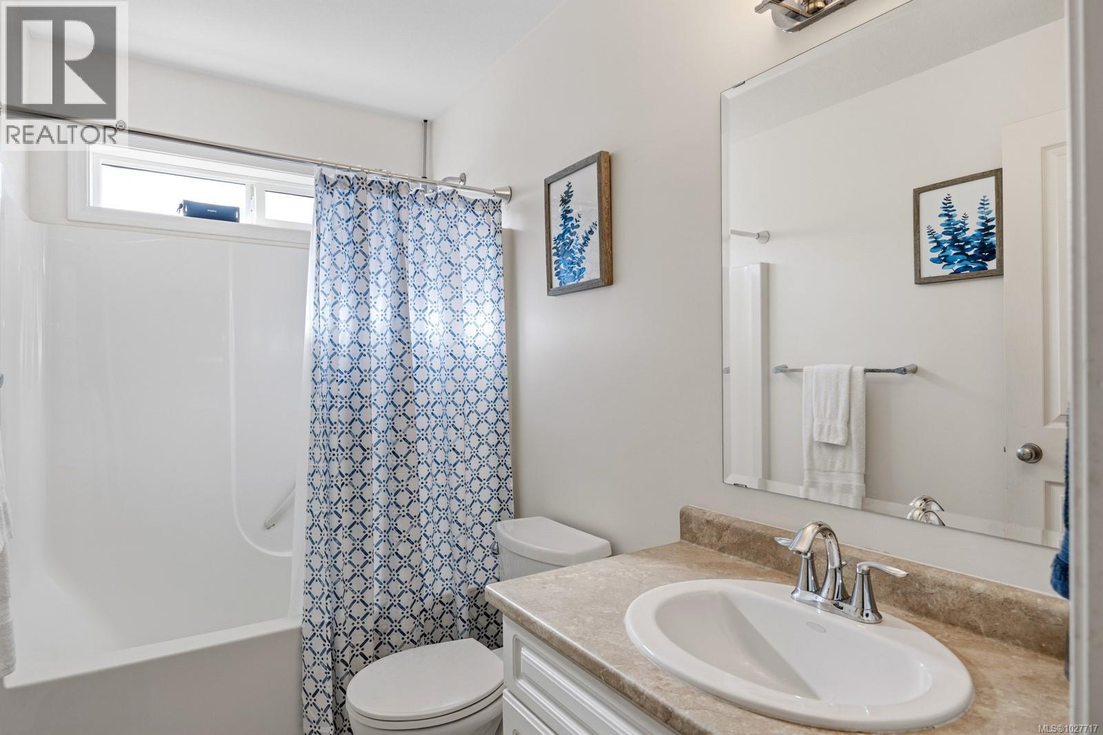 826 Grumman Pl, Comox