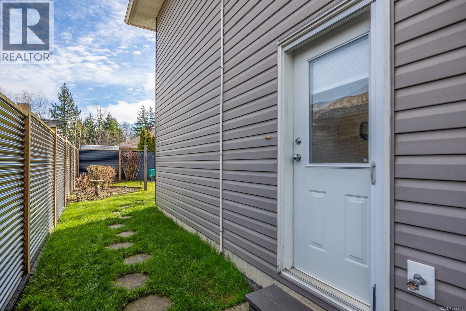 826 Grumman Pl, Comox