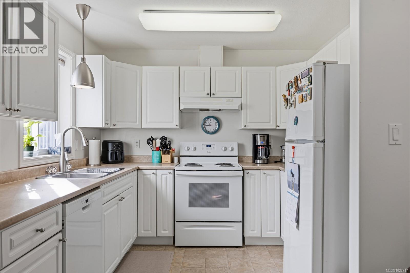 826 Grumman Pl, Comox