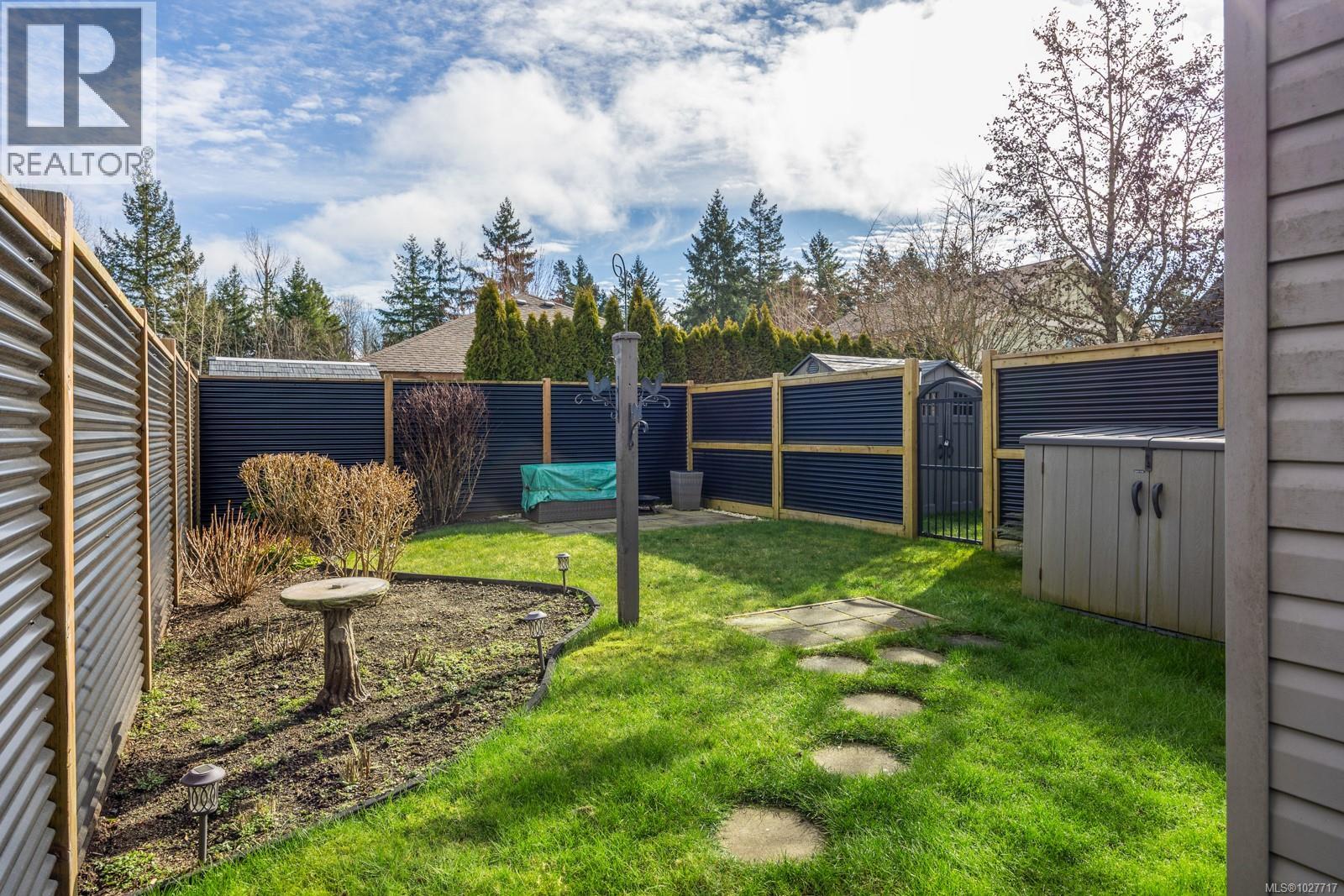 826 Grumman Pl, Comox