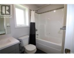 4pc Bathroom - 1-2 55 And 65 Atlantic Avenue, Kerrobert, SK S0L1R0 Photo 13