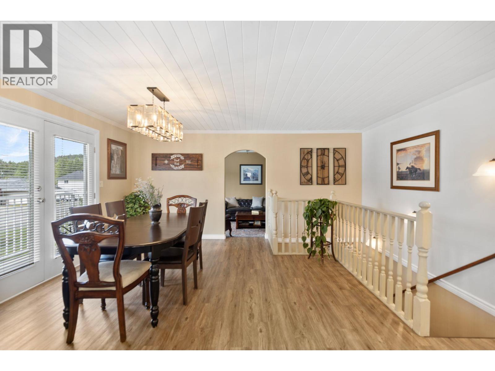 4728 Birch Lane NE, Barriere