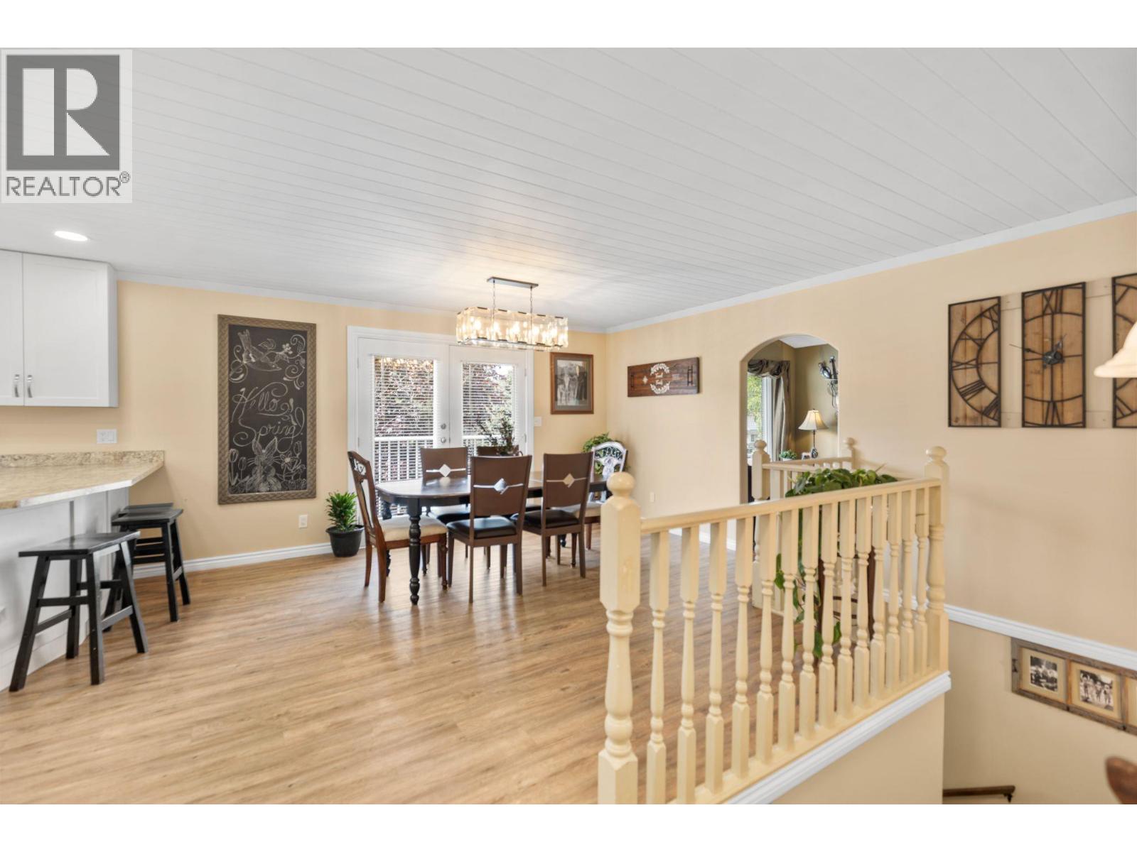 4728 Birch Lane NE, Barriere