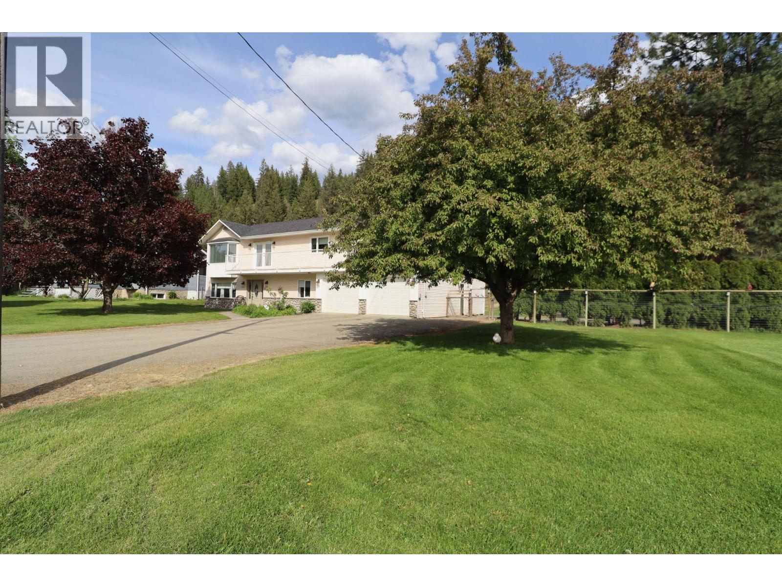 4728 Birch Lane NE, Barriere