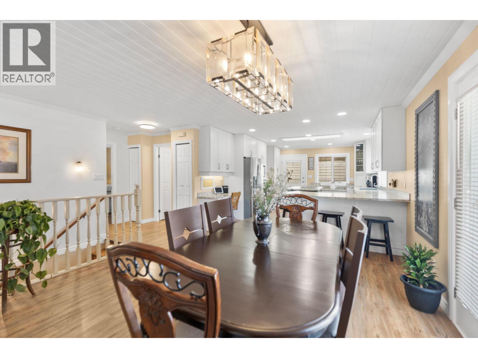 4728 Birch Lane NE, Barriere