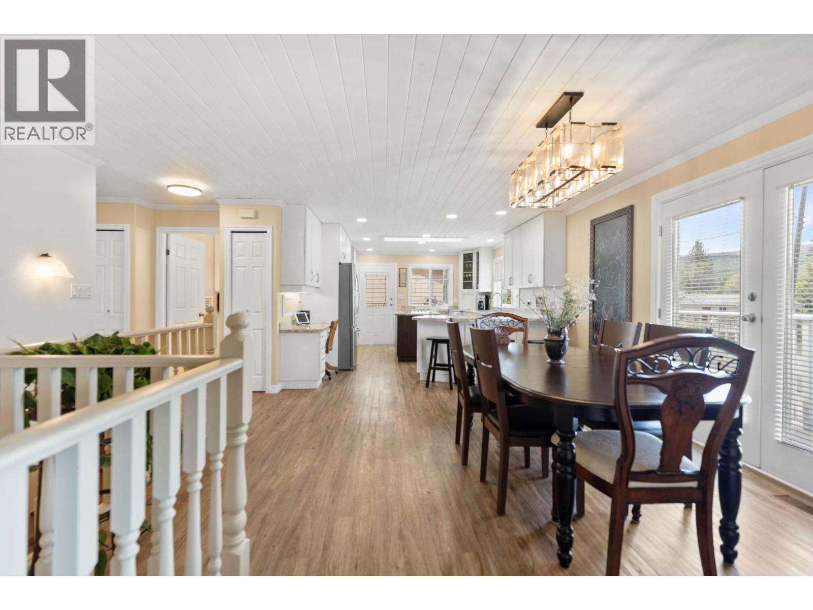 4728 Birch Lane NE, Barriere