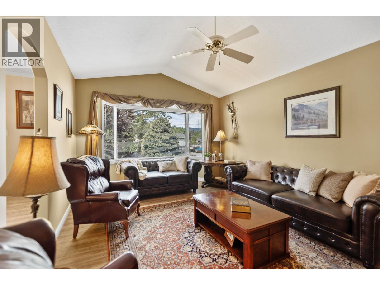 4728 Birch Lane NE, Barriere