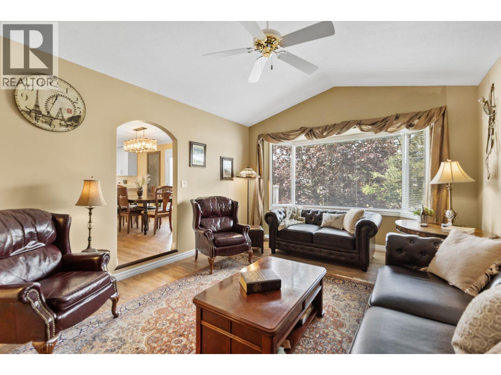 4728 Birch Lane NE, Barriere