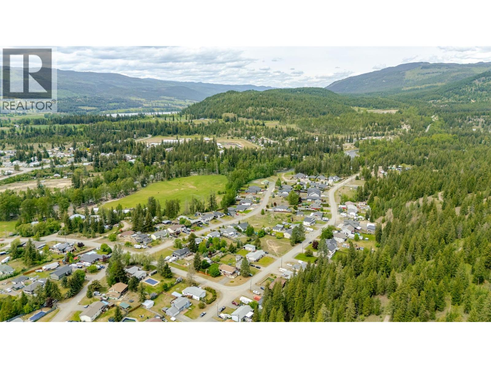 4728 Birch Lane NE, Barriere