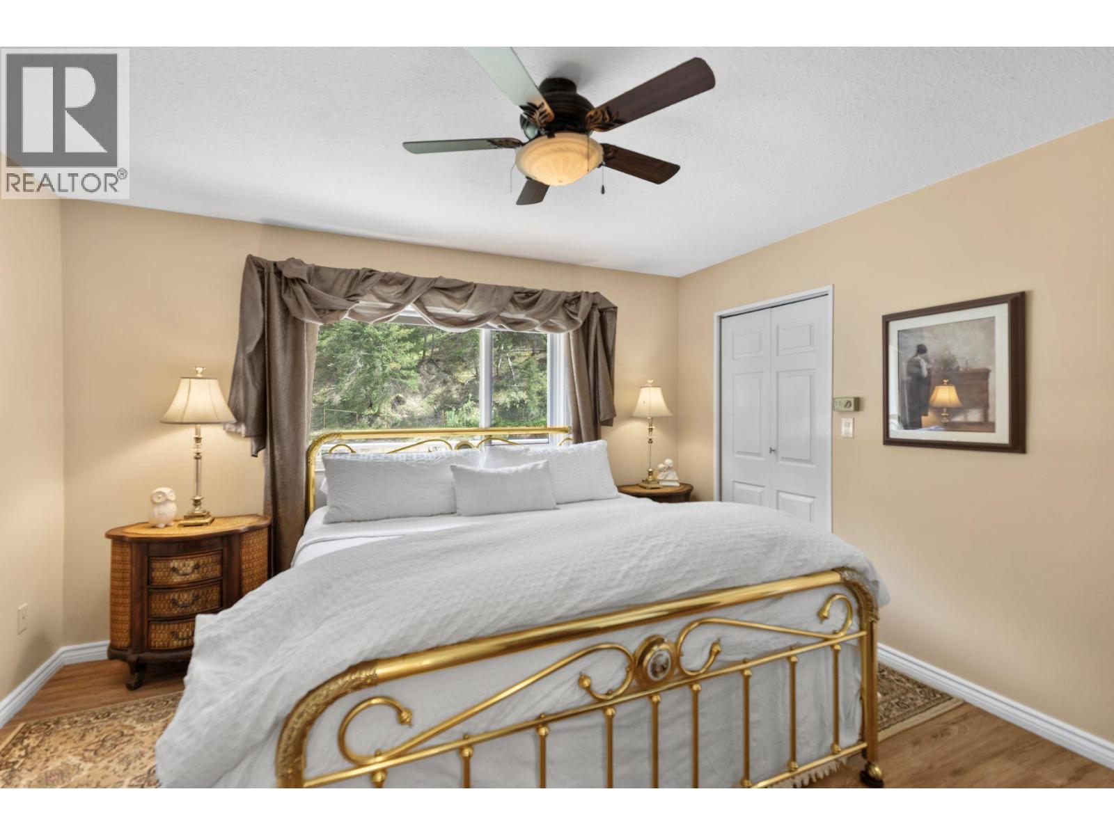 4728 Birch Lane NE, Barriere