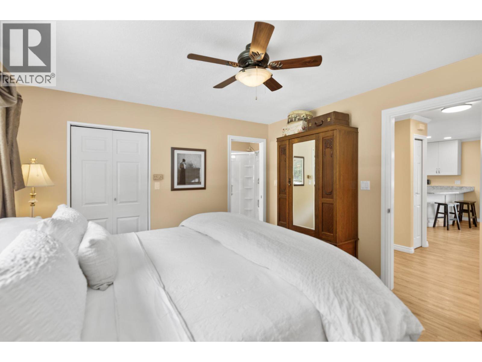 4728 Birch Lane NE, Barriere