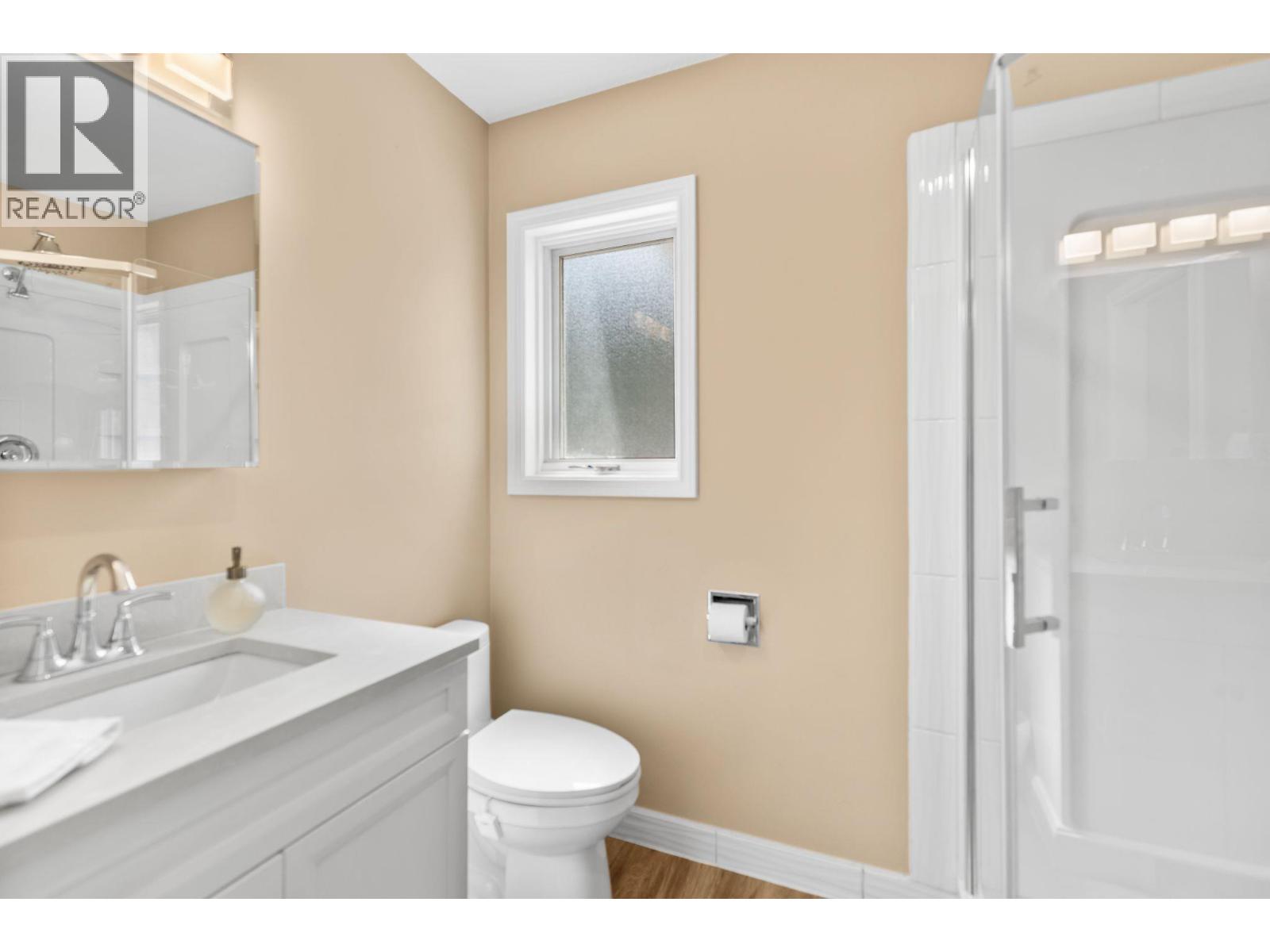 4728 Birch Lane NE, Barriere