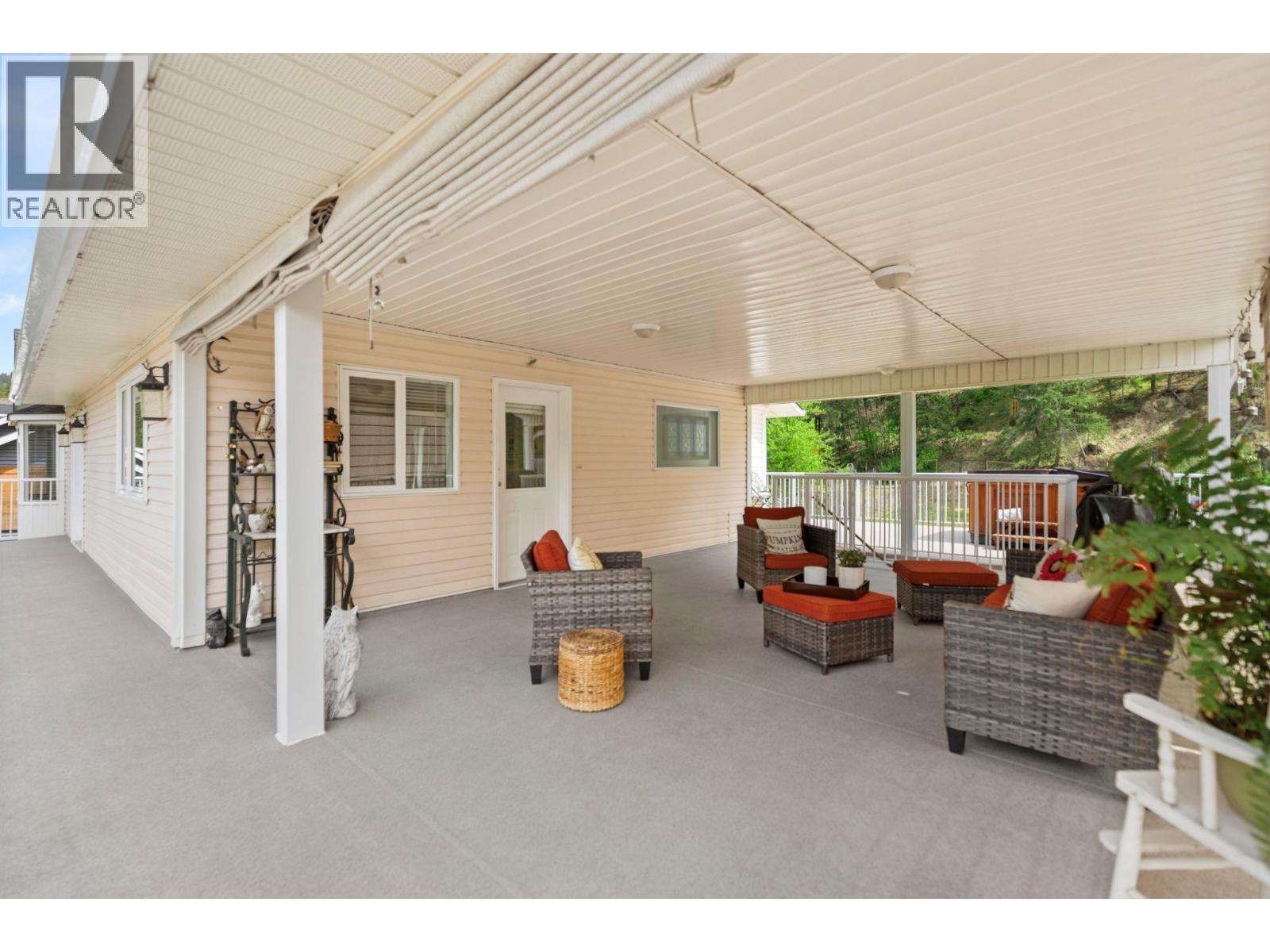 4728 Birch Lane NE, Barriere