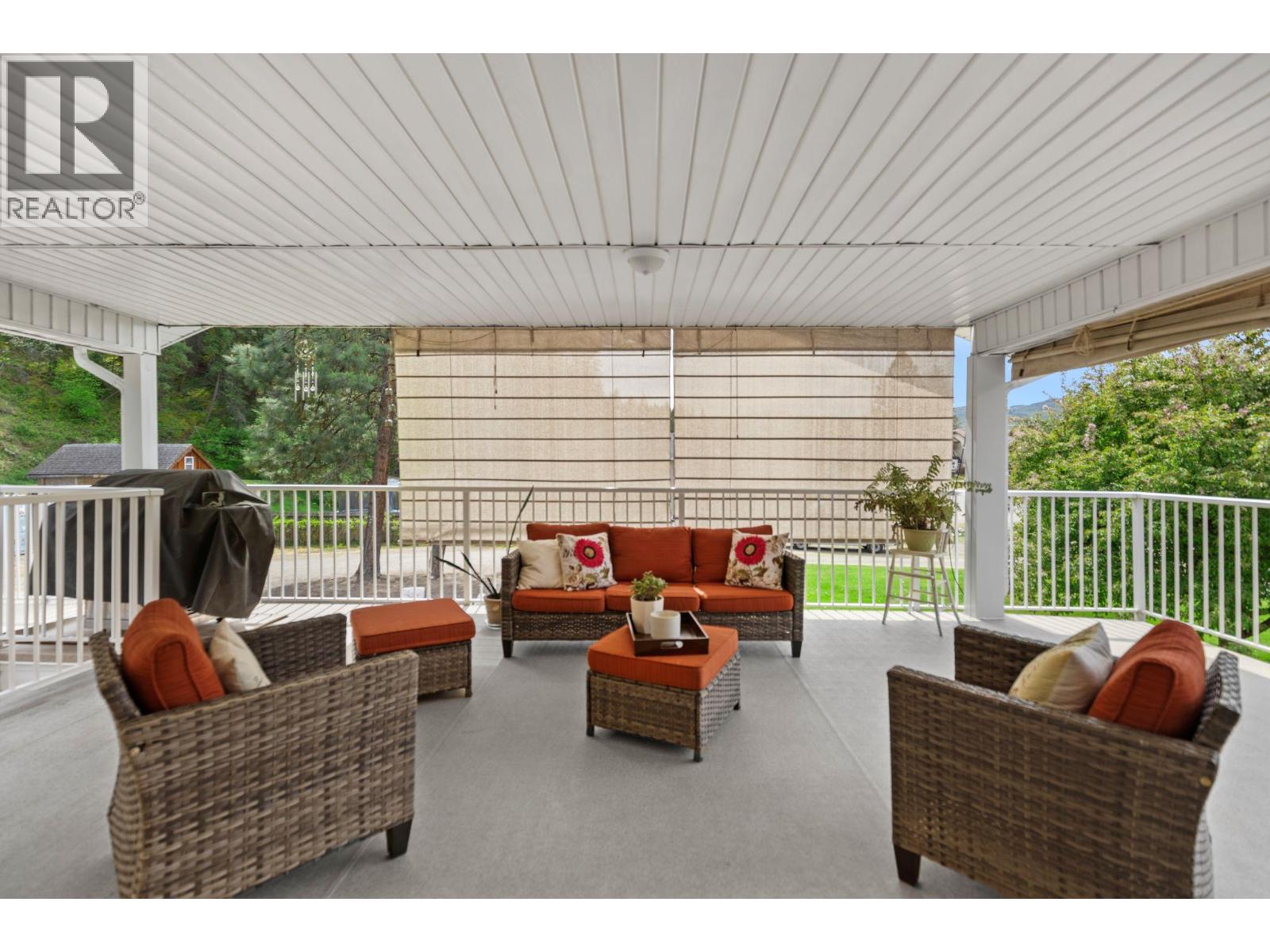 4728 Birch Lane NE, Barriere